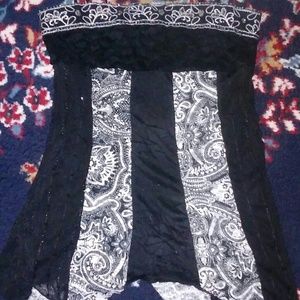 Donating!💥Black/white paisley beaded dressy top